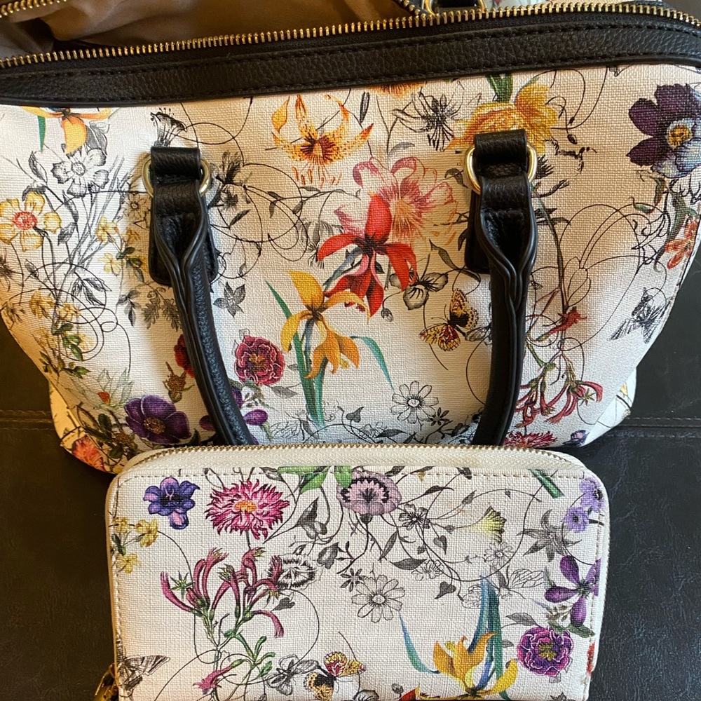 Purse/wallet combo slightly used